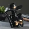 Ваза-подставка к бижутерии Девушка в шляпе игривая черная с золотом, 22 см 7123552